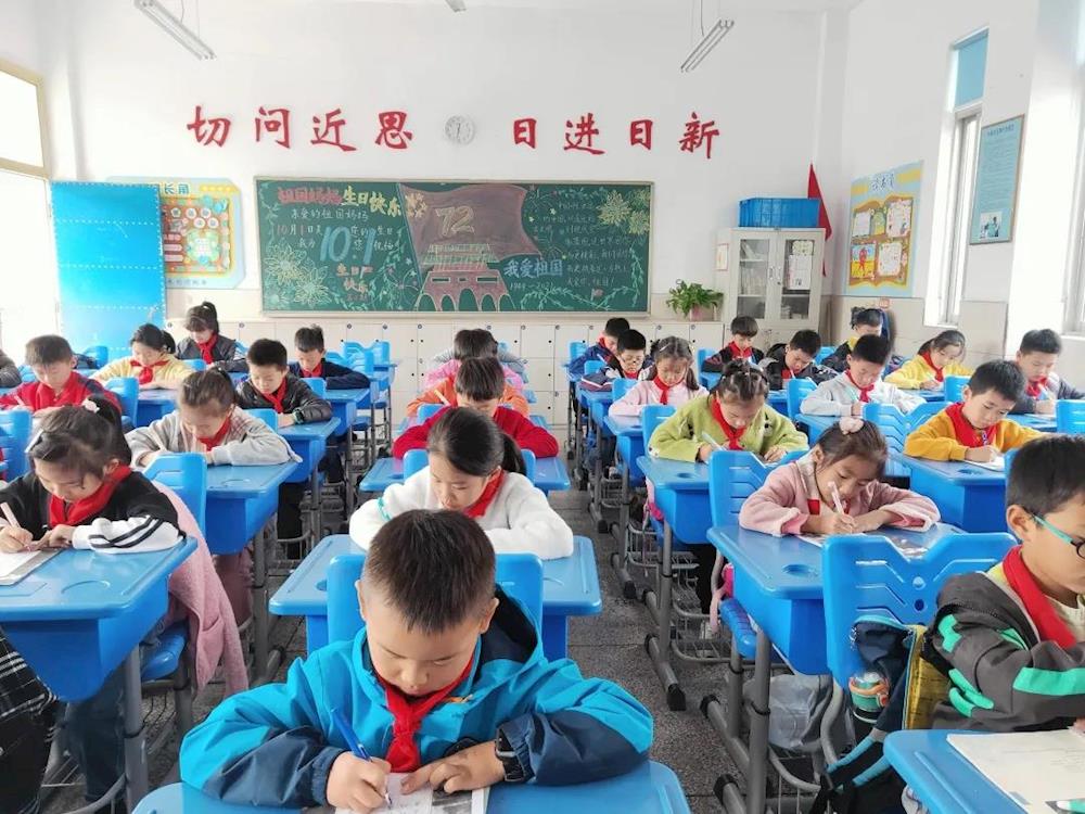 一纸小天地，一手书万物