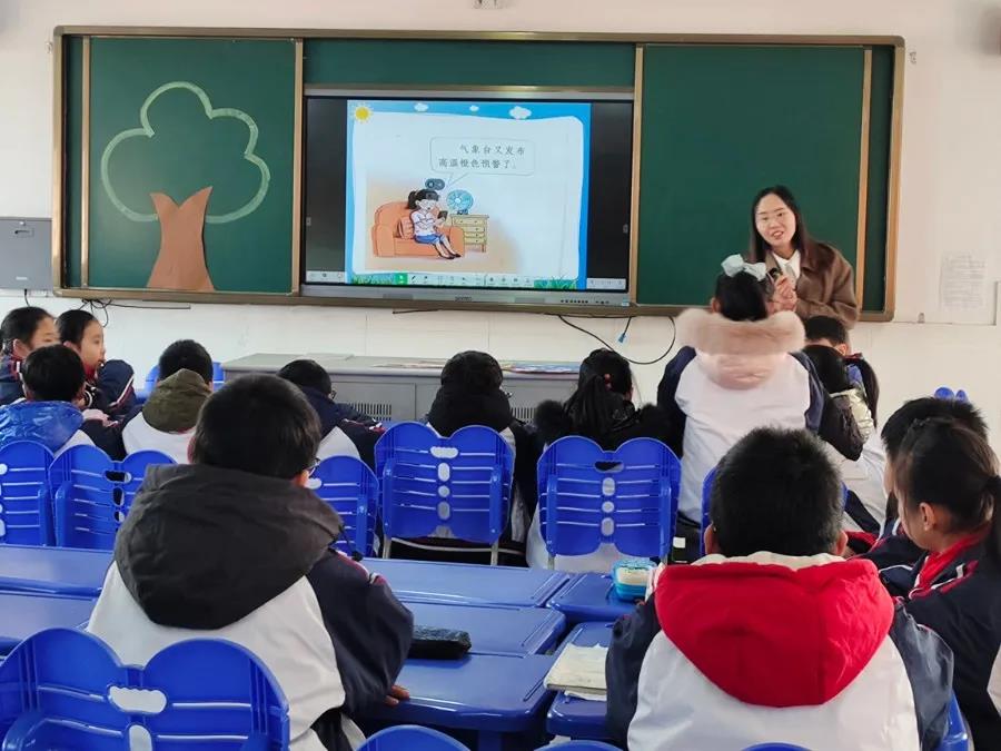培养班级小干部，打造有特色的班级文化