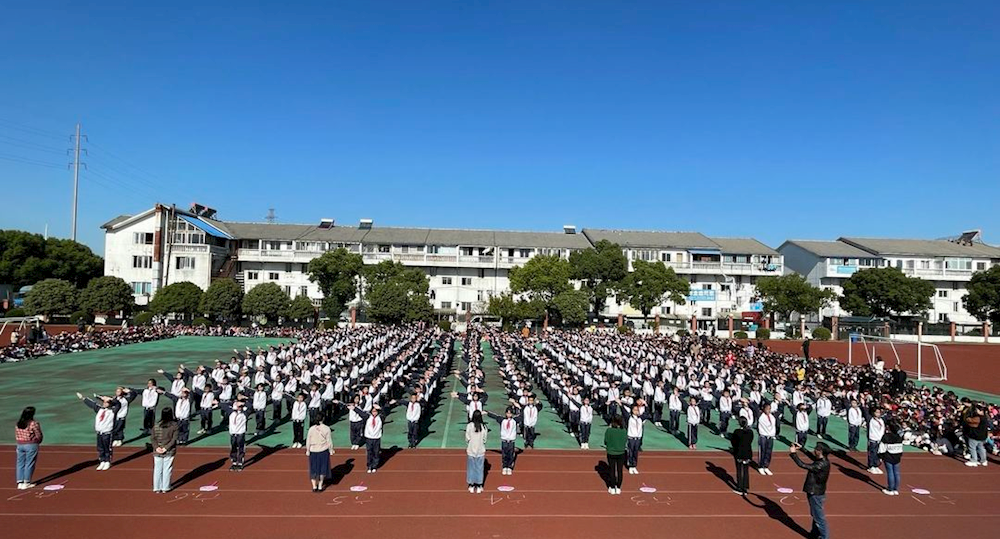 做阳光少年 展自我风采